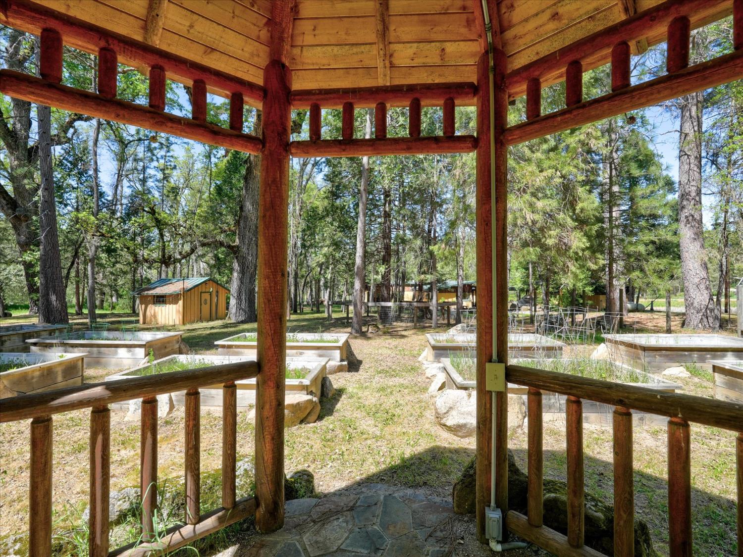 37733 37736 Black Ranch Rd, Oakhurst, CA 93644