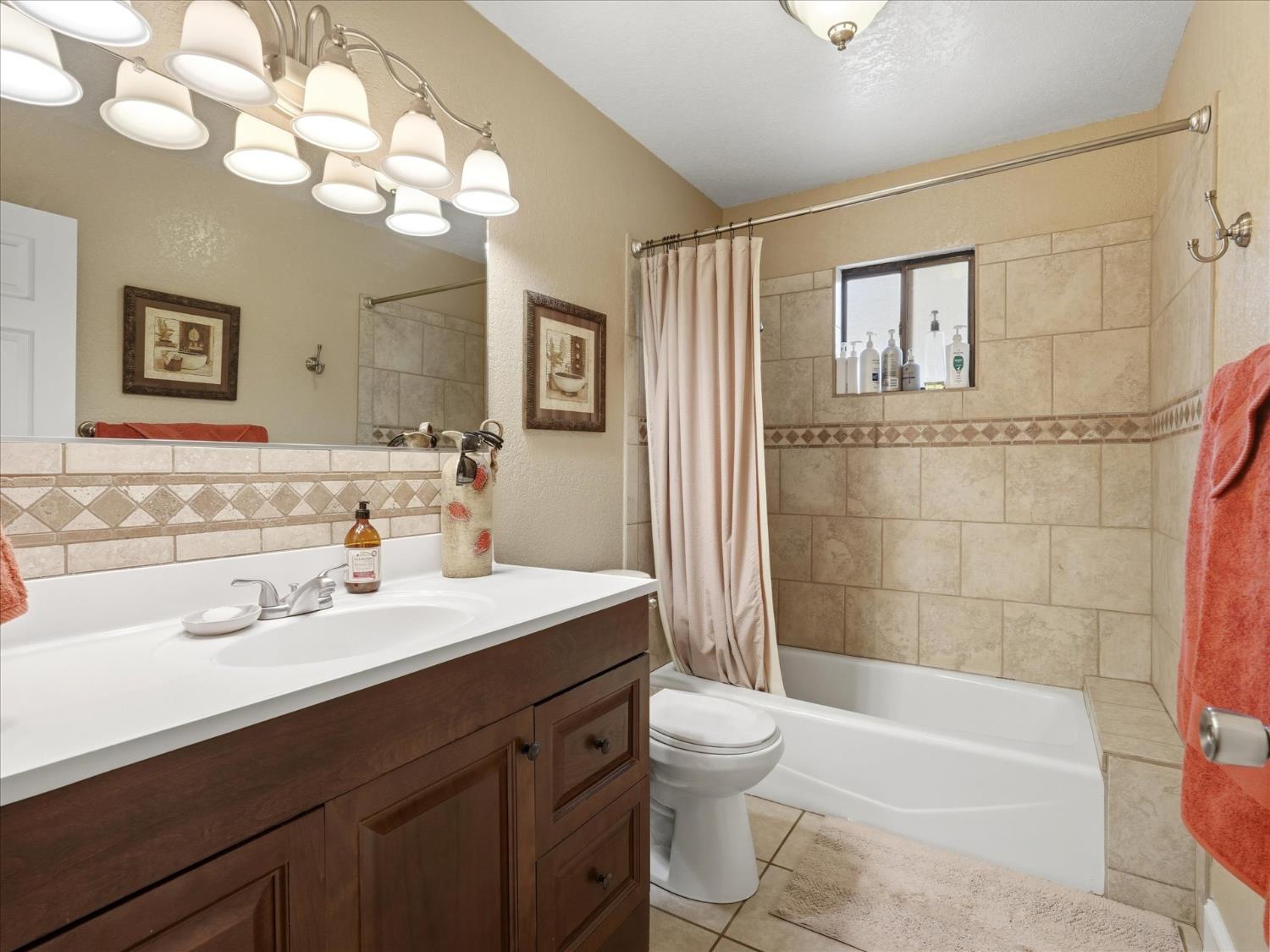 51660 Quail Run Dr, Oakhurst, CA 93644