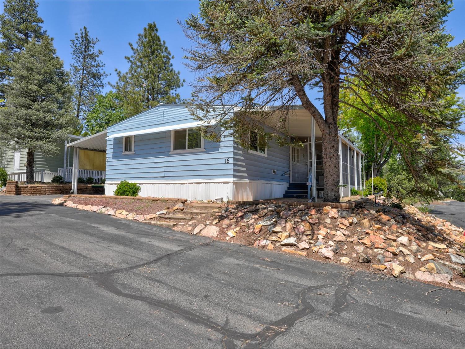 39678 Rd 425B #16, Oakhurst, CA 93644