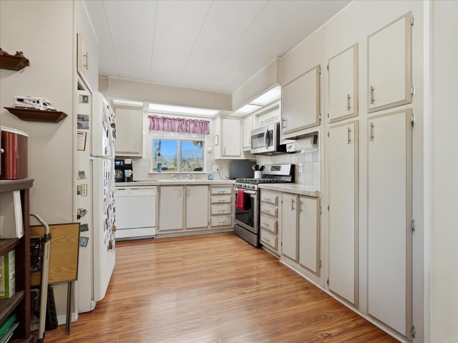 39678 Rd 425B #16, Oakhurst, CA 93644