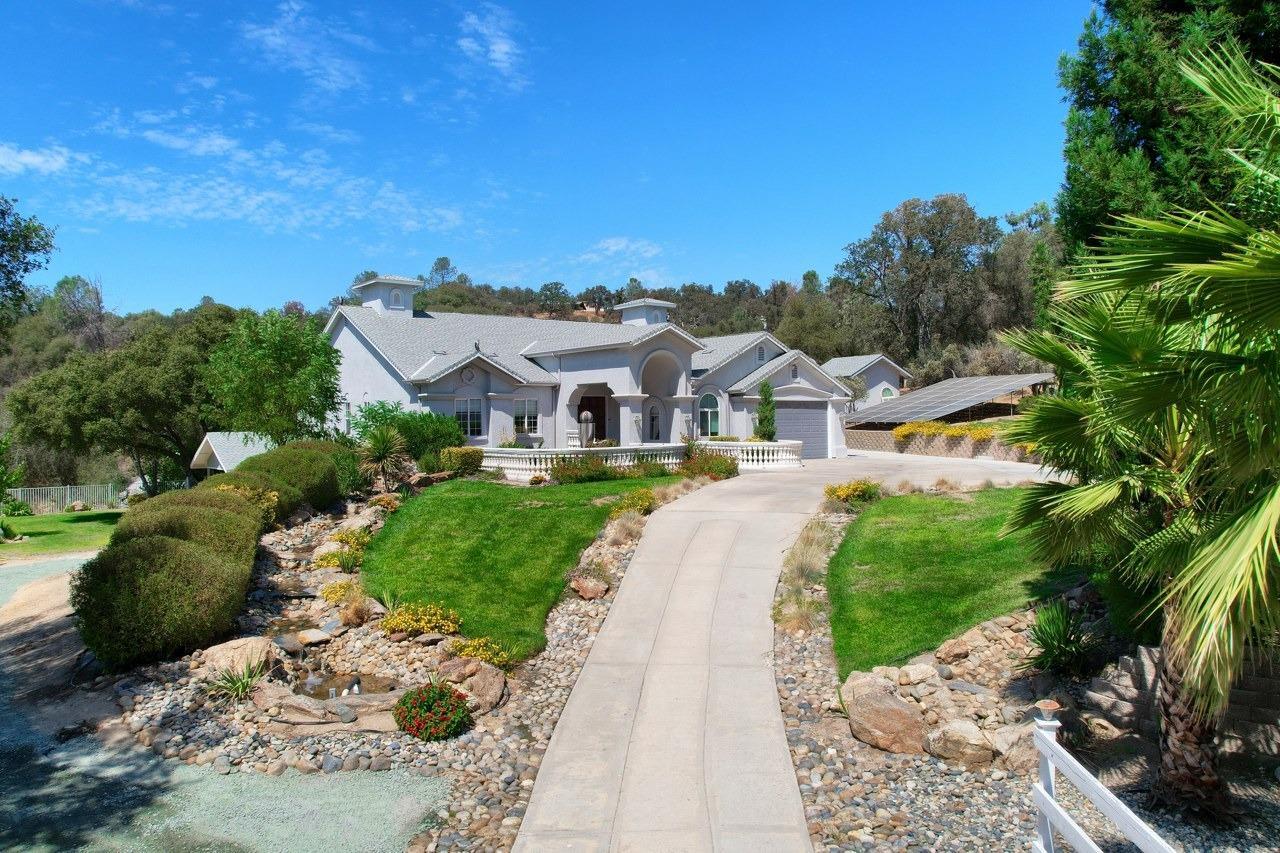 45858 Old Corral Rd, Oakhurst, CA 93614