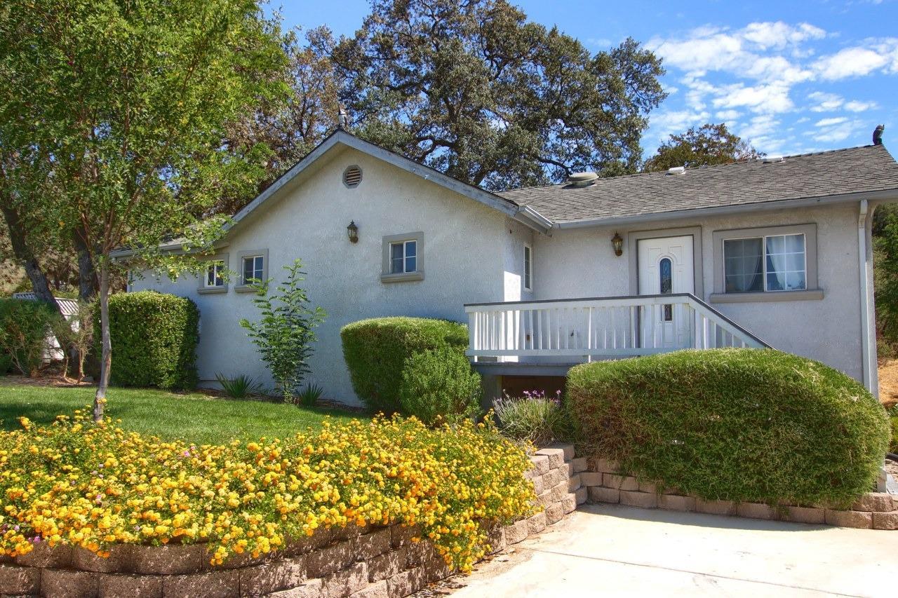 45858 Old Corral Rd, Oakhurst, CA 93614