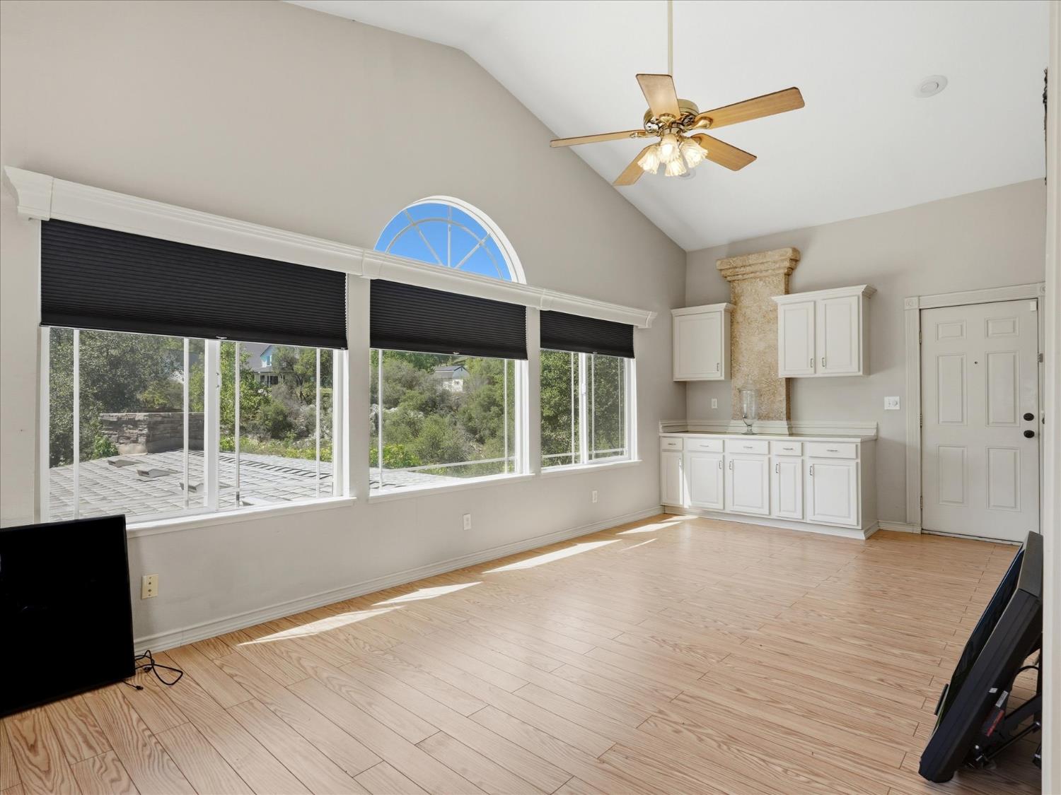 45858 Old Corral Rd, Oakhurst, CA 93614