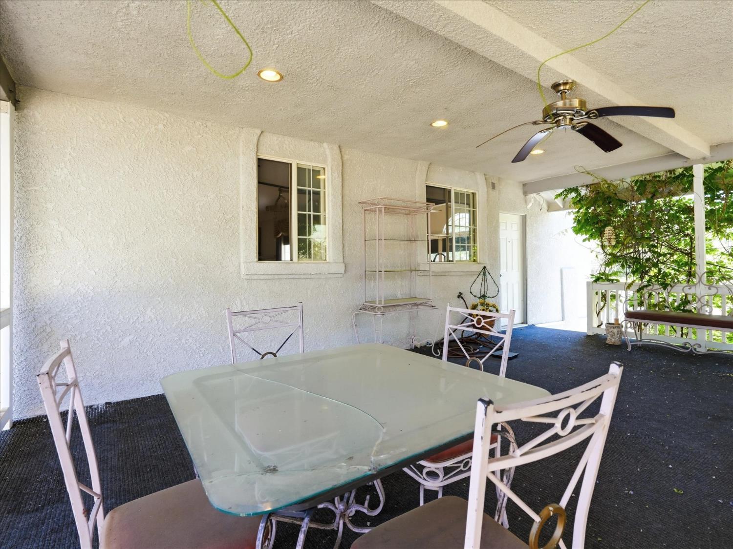 45858 Old Corral Rd, Oakhurst, CA 93614