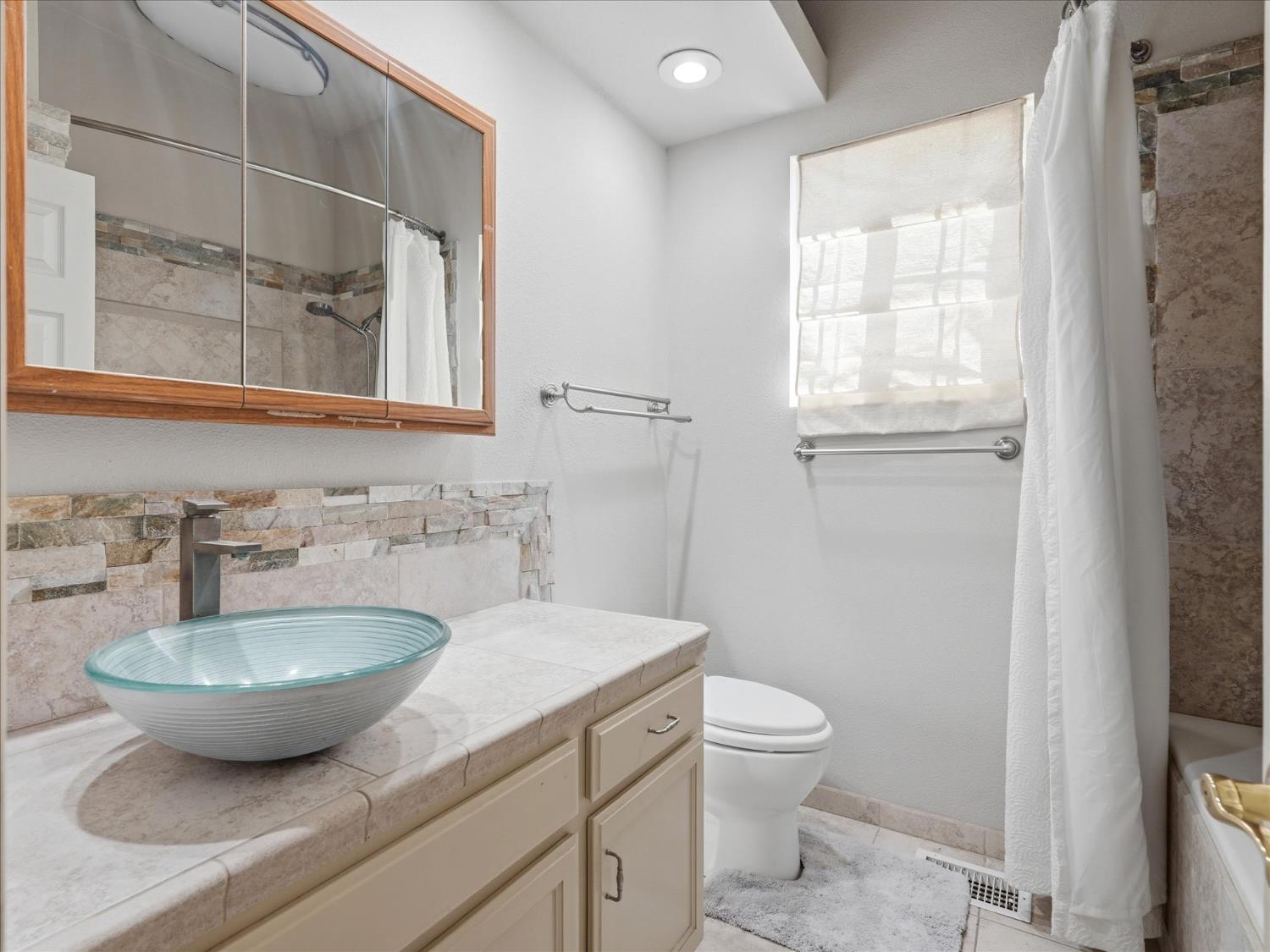 45858 Old Corral Rd, Oakhurst, CA 93614