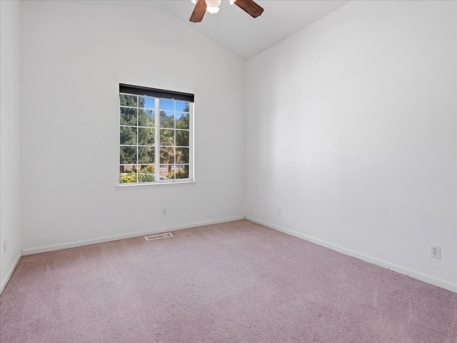 45858 Old Corral Rd, Oakhurst, CA 93614