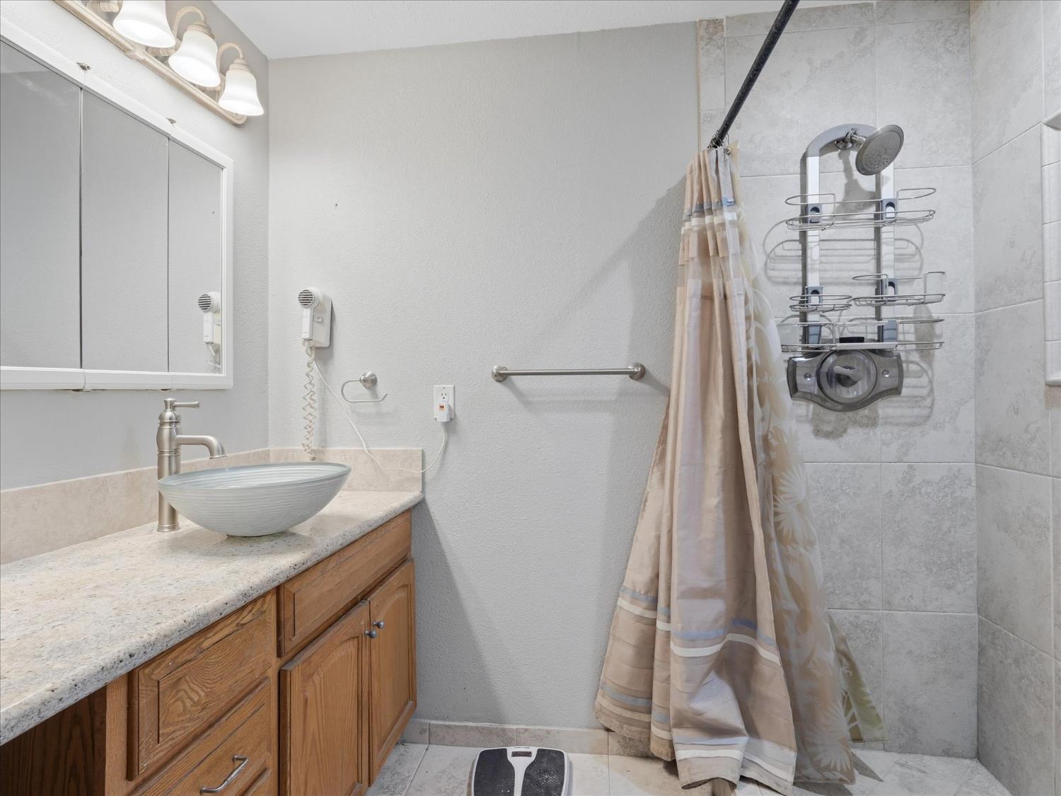 45858 Old Corral Rd, Oakhurst, CA 93614