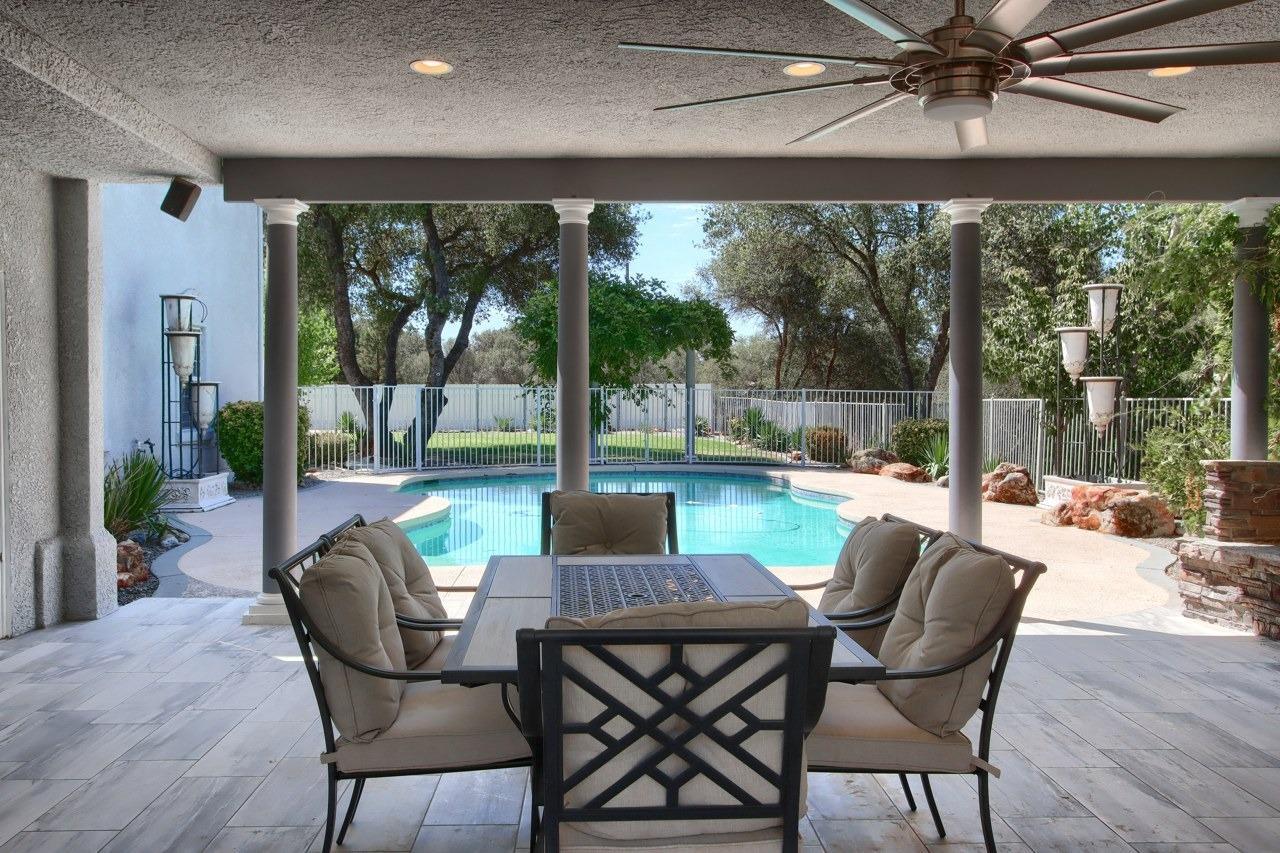 45858 Old Corral Rd, Oakhurst, CA 93614