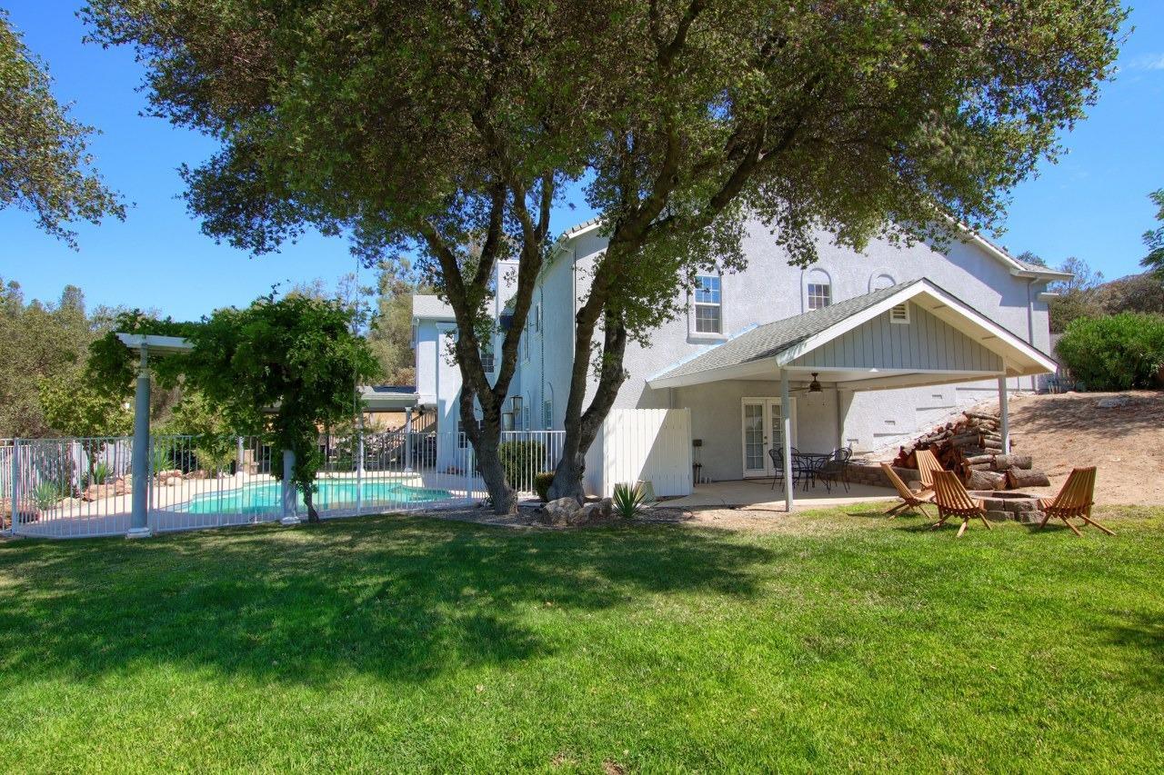 45858 Old Corral Rd, Oakhurst, CA 93614