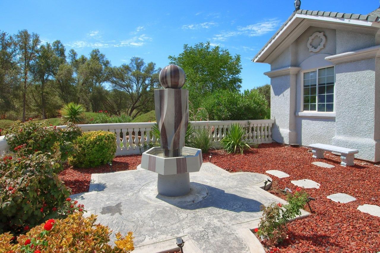 45858 Old Corral Rd, Oakhurst, CA 93614