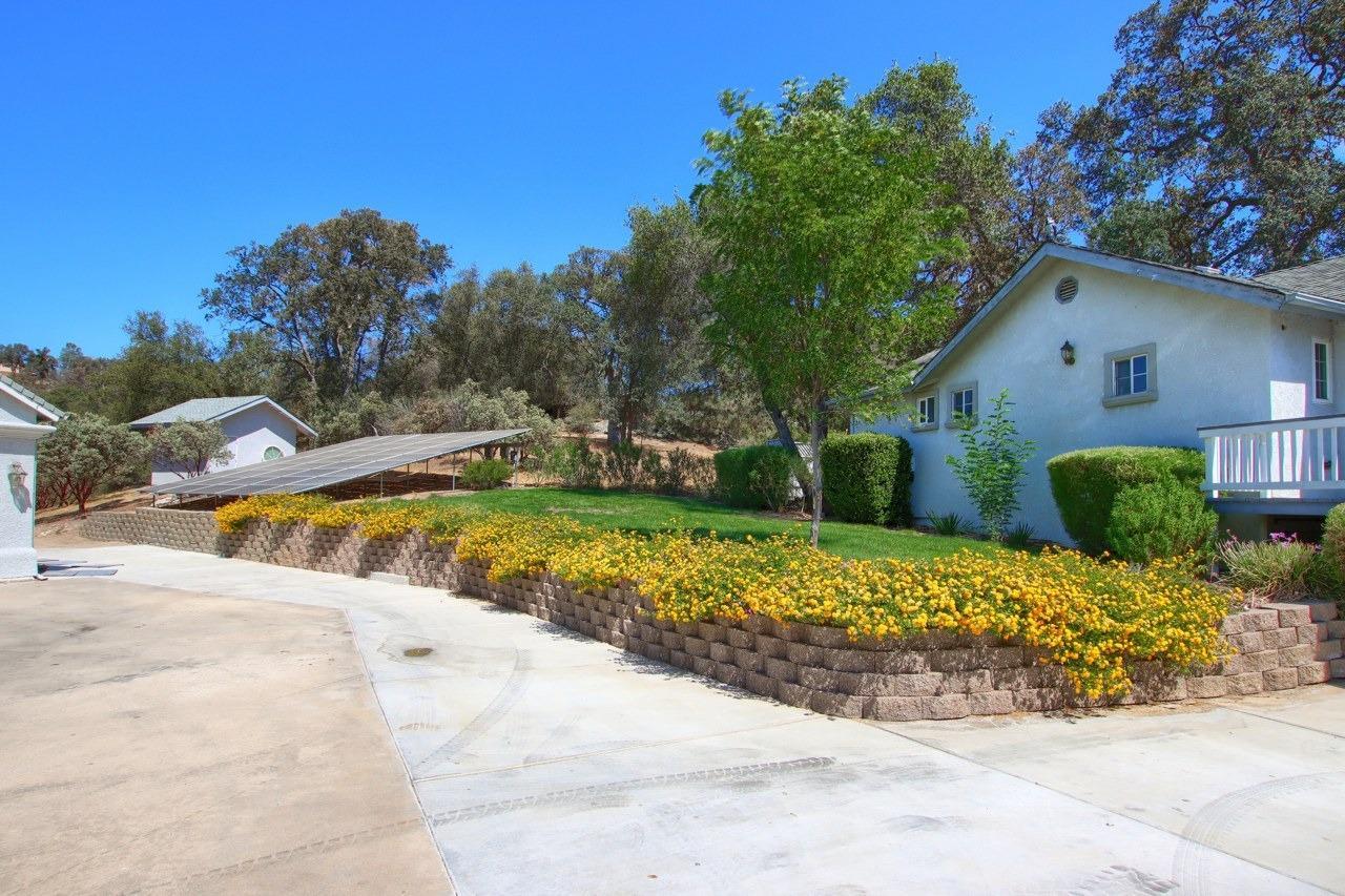 45858 Old Corral Rd, Oakhurst, CA 93614