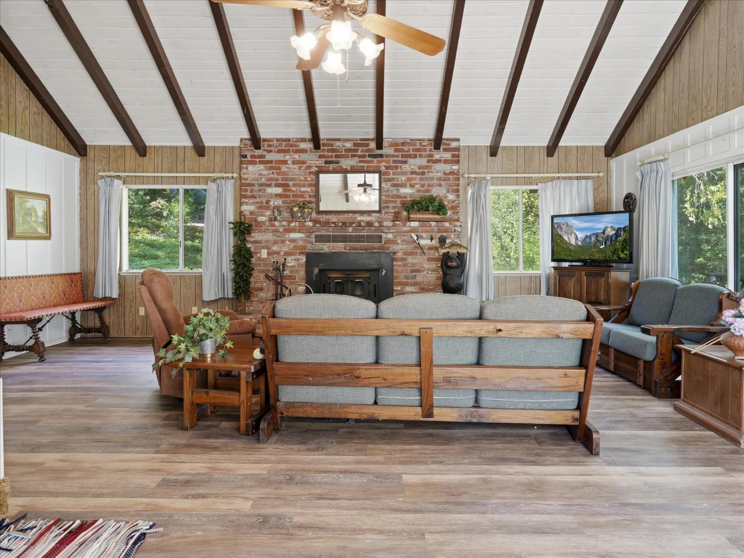 45167 Tolladay Rd, Oakhurst, CA 93654