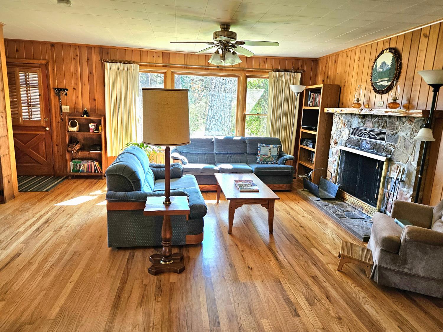 45695 Lauri Lane, Oakhurst, CA 93644