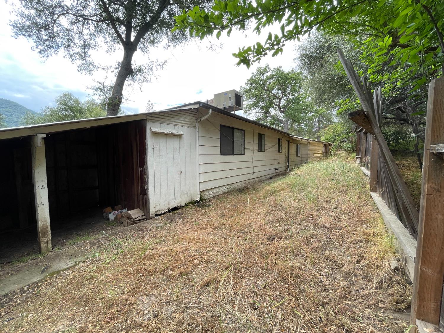 40341 Redbud Dr, Oakhurst, CA 93644