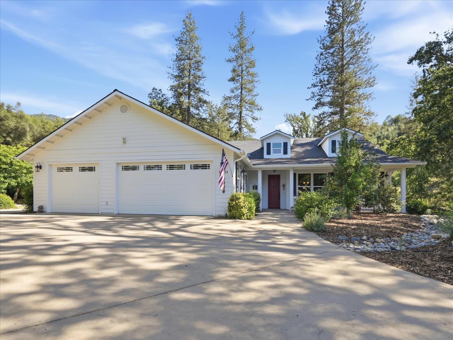 46088 Sutton Dr, Oakhurst, CA 93644