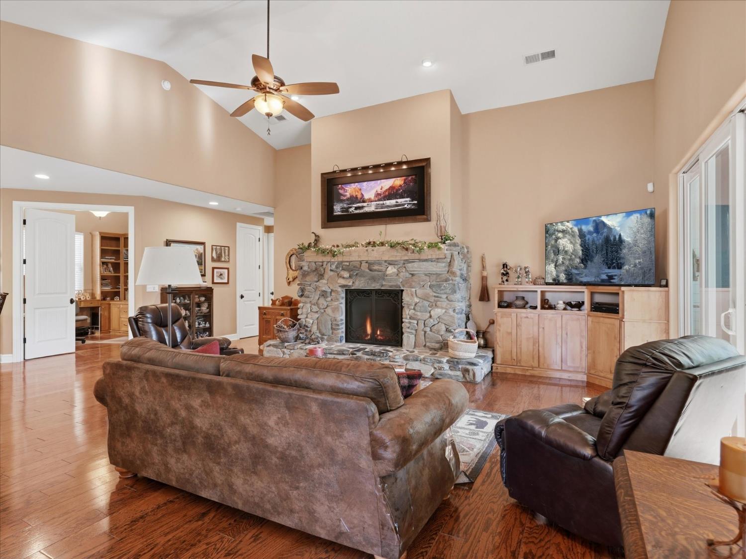 46088 Sutton Dr, Oakhurst, CA 93644