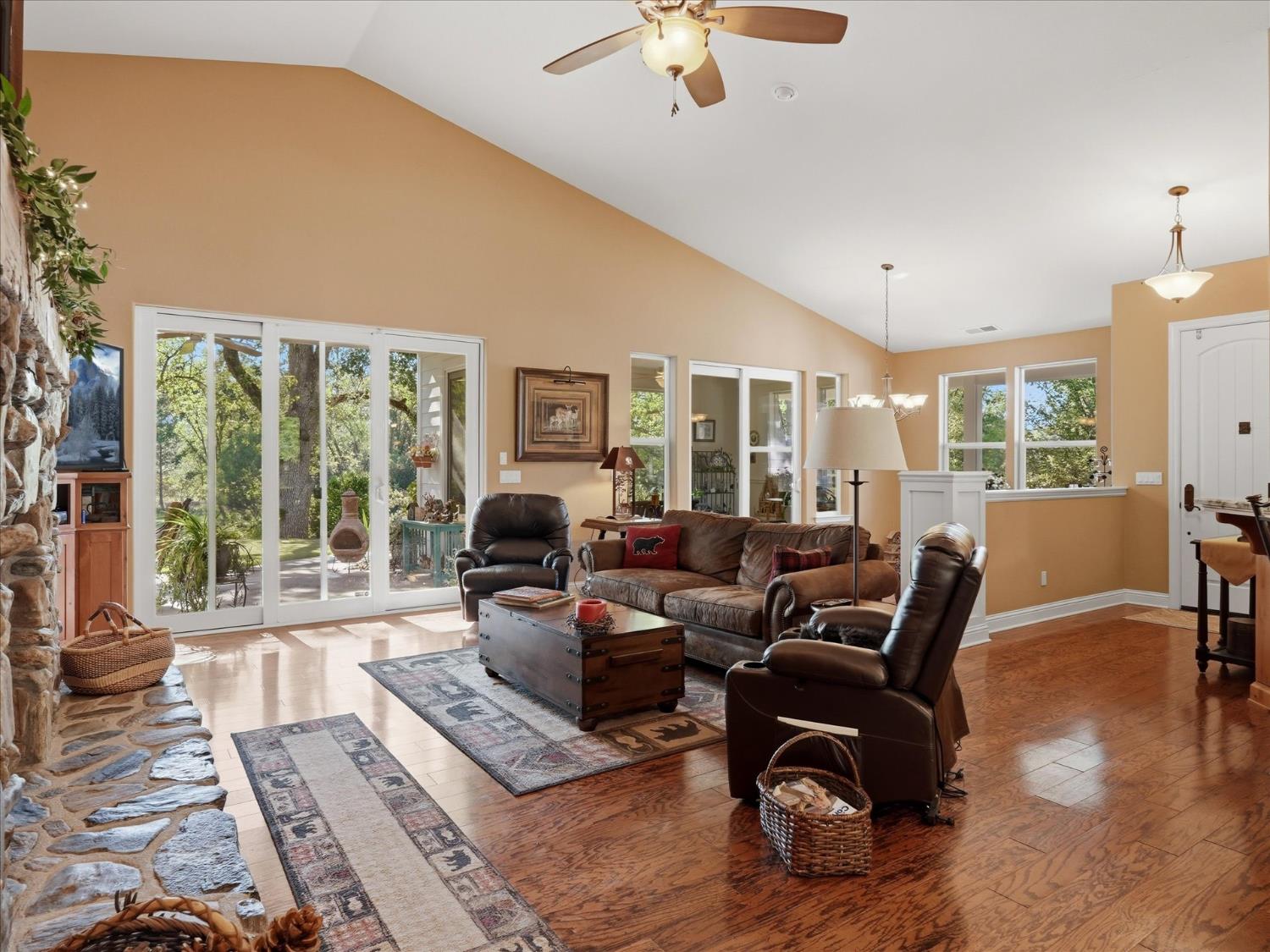 46088 Sutton Dr, Oakhurst, CA 93644