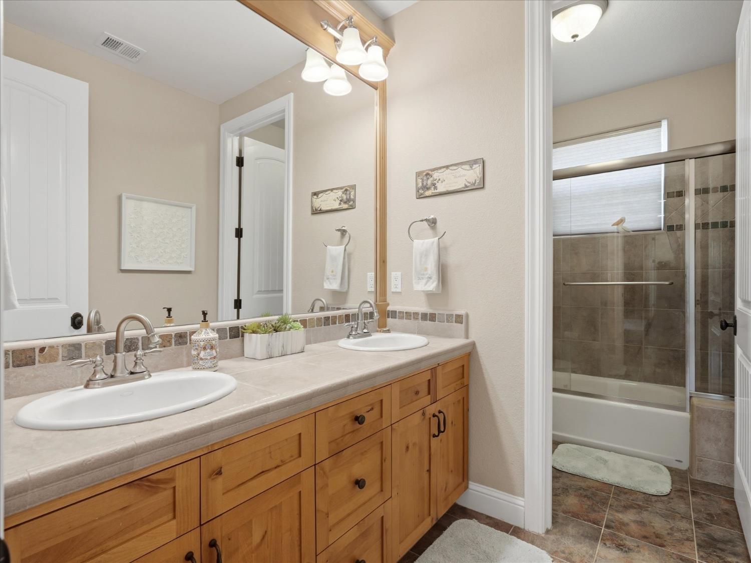 46088 Sutton Dr, Oakhurst, CA 93644