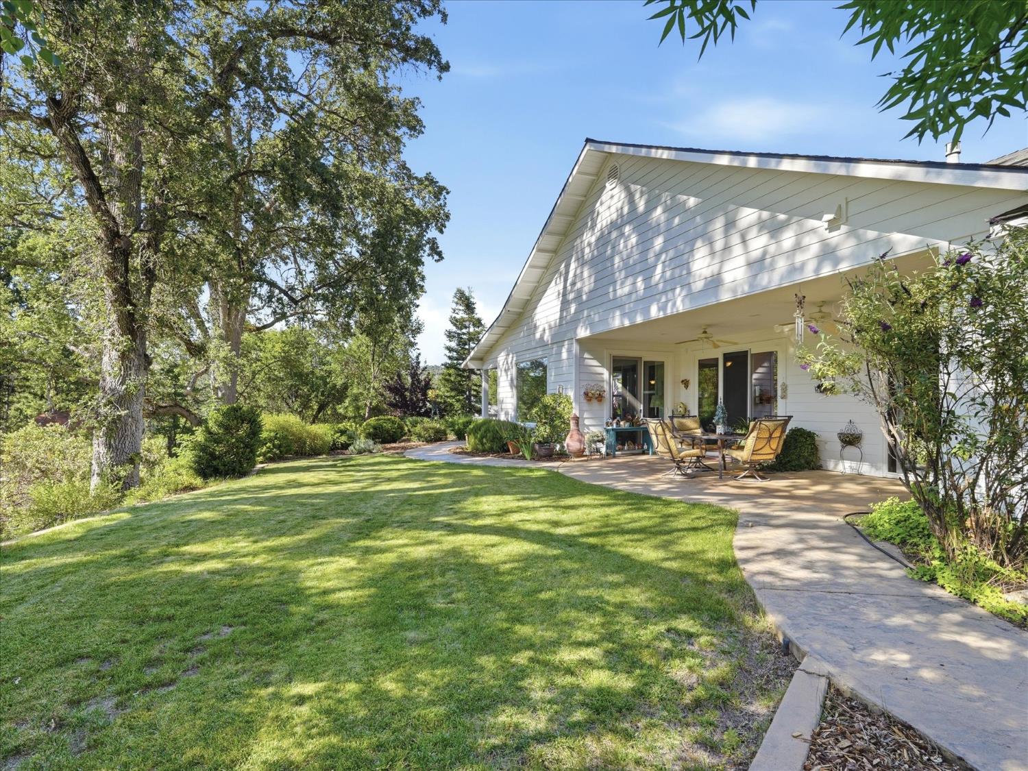 46088 Sutton Dr, Oakhurst, CA 93644