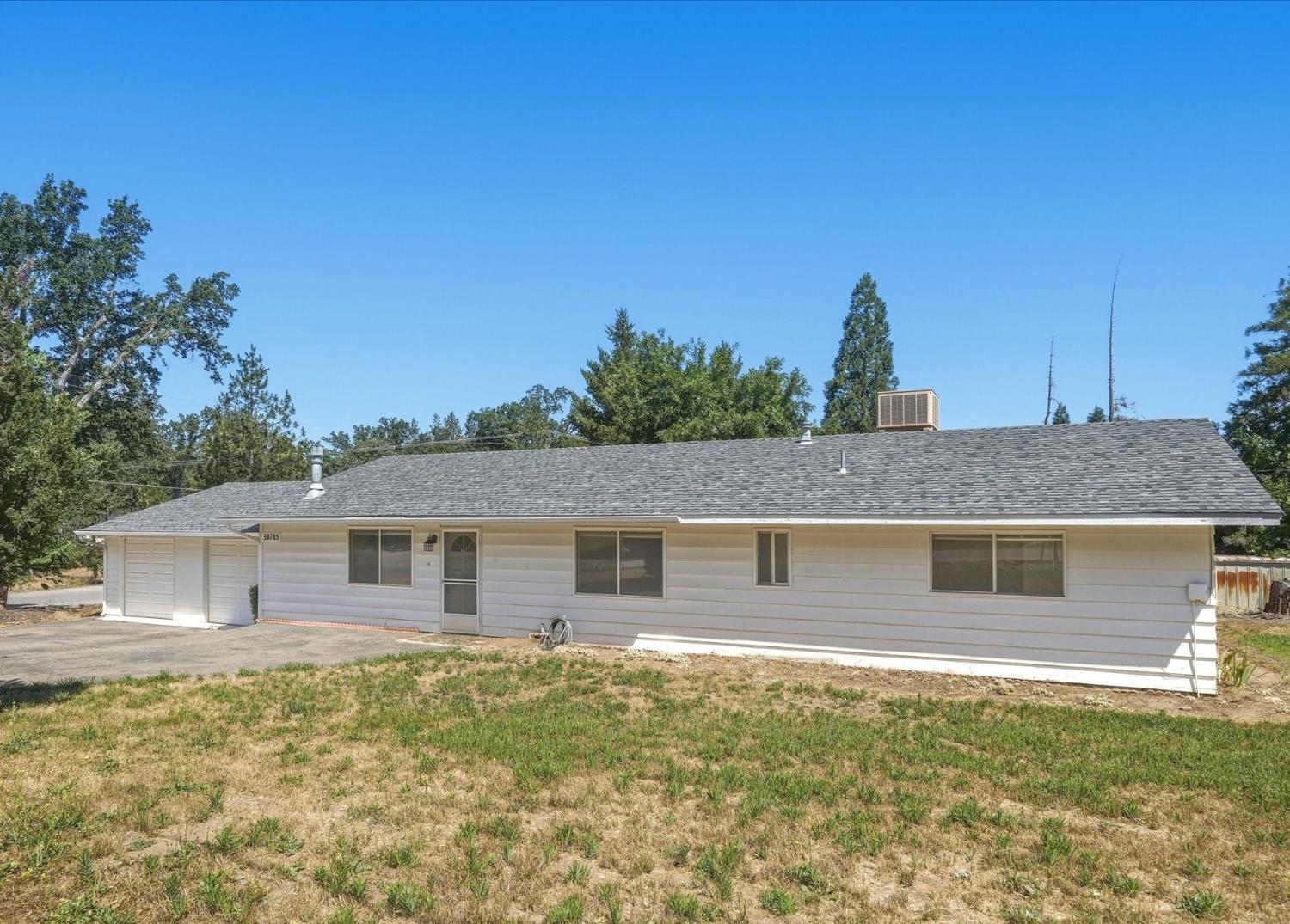 39785 Pine Ridge Rd, Oakhurst, CA 93644