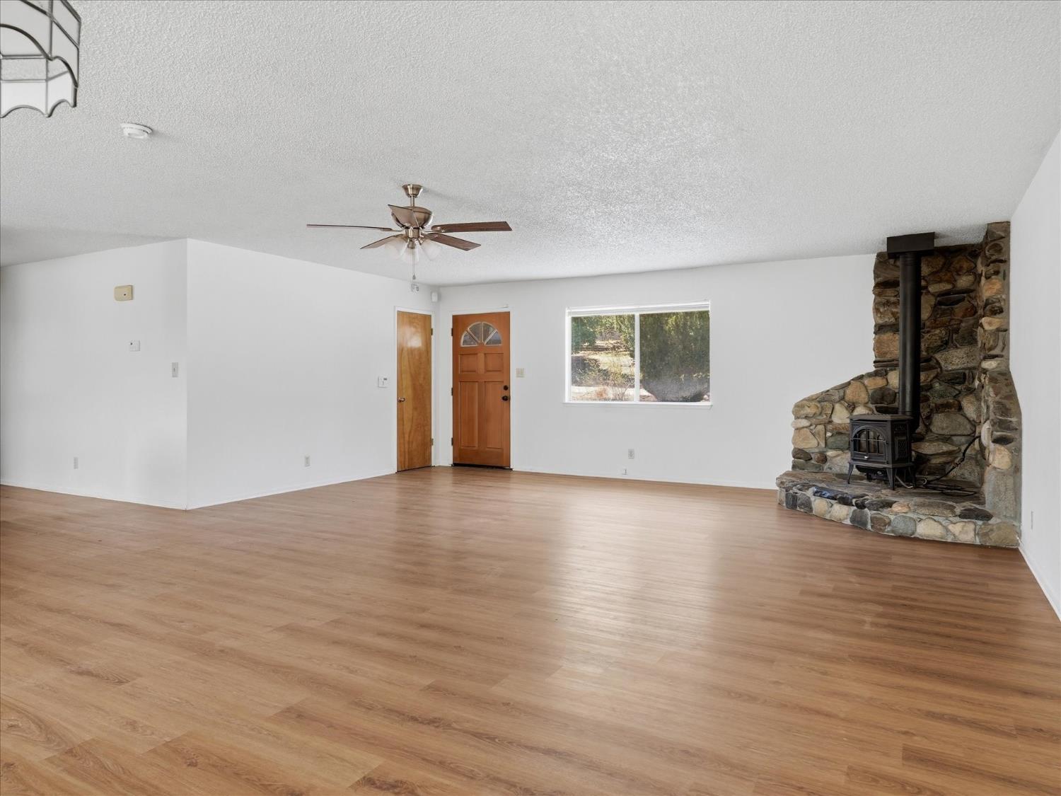 39785 Pine Ridge Rd, Oakhurst, CA 93644