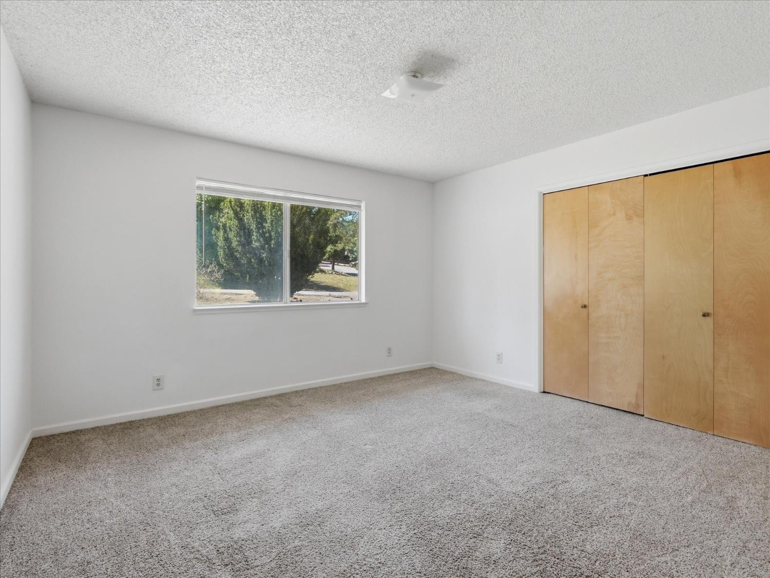 39785 Pine Ridge Rd, Oakhurst, CA 93644