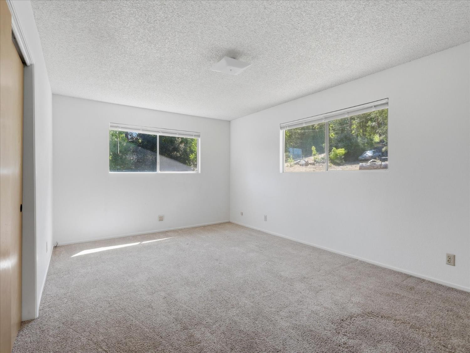 39785 Pine Ridge Rd, Oakhurst, CA 93644