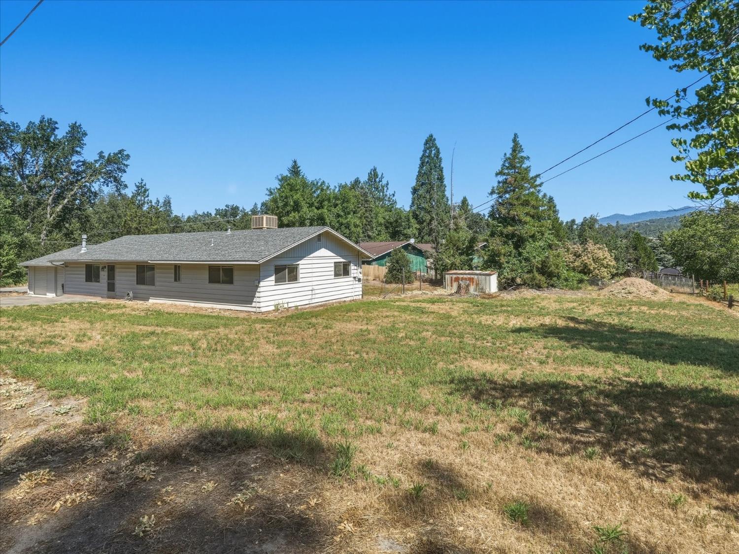 39785 Pine Ridge Rd, Oakhurst, CA 93644