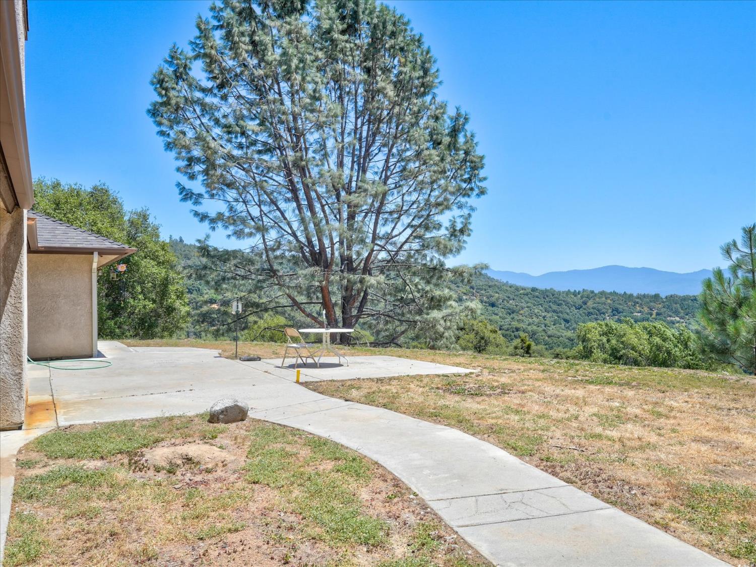 45200 Songbird Ln, Ahwahnee, CA 93601